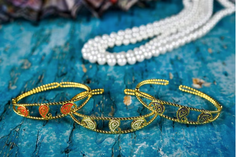 What Is Costume Jewelry?