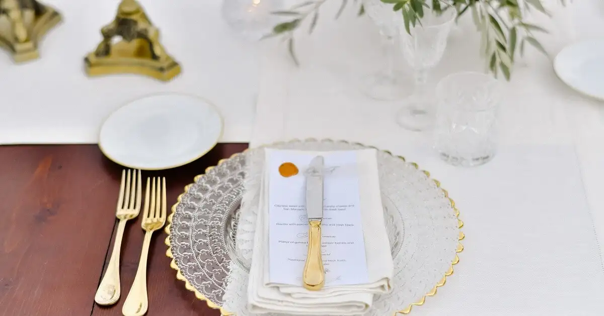 Tips to compose wedding place card tables